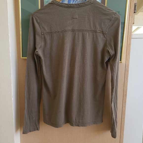Distressed Fitted Long Sleeve blouse - Picture 2 of 7